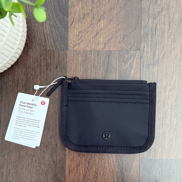 lululemon athletica Handbags - 🆕 Lululemon True Identity Card Case